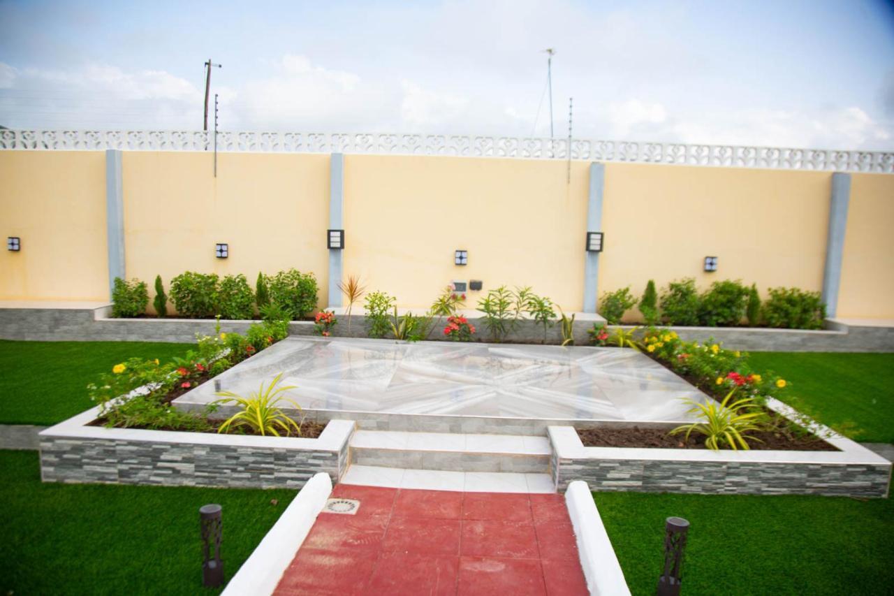 Bella Ella Hotel & Event Center Kasoa Exterior photo